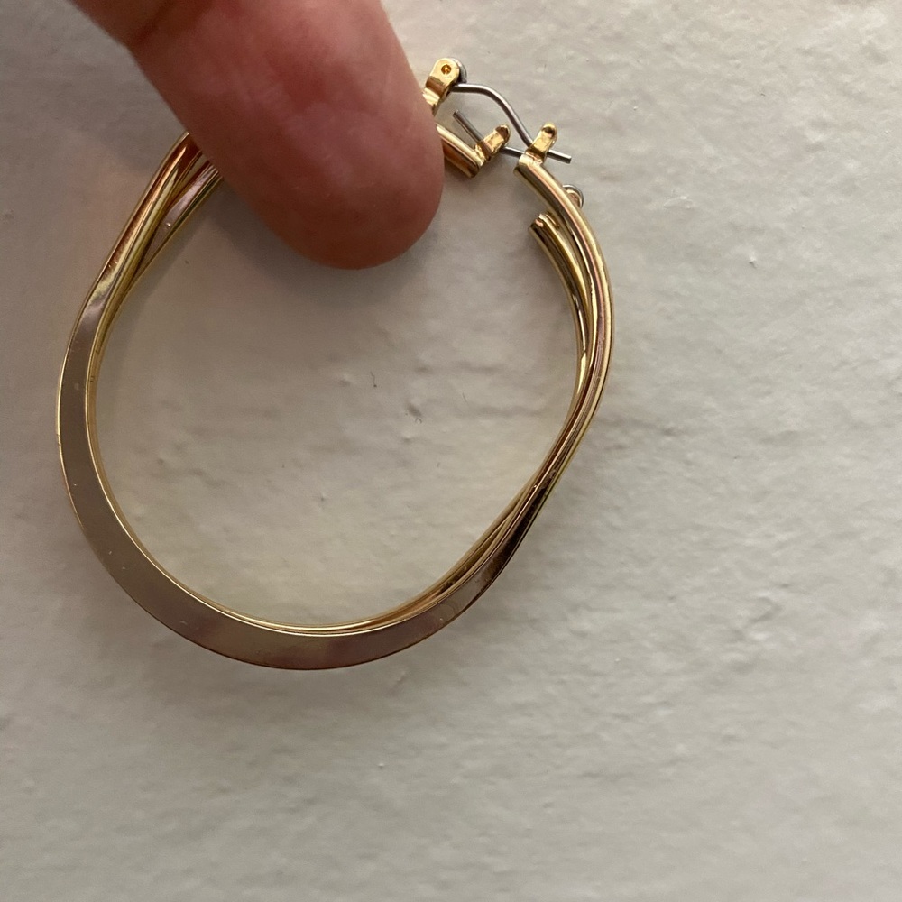 Gold loop earrings - Picture 2 of 4